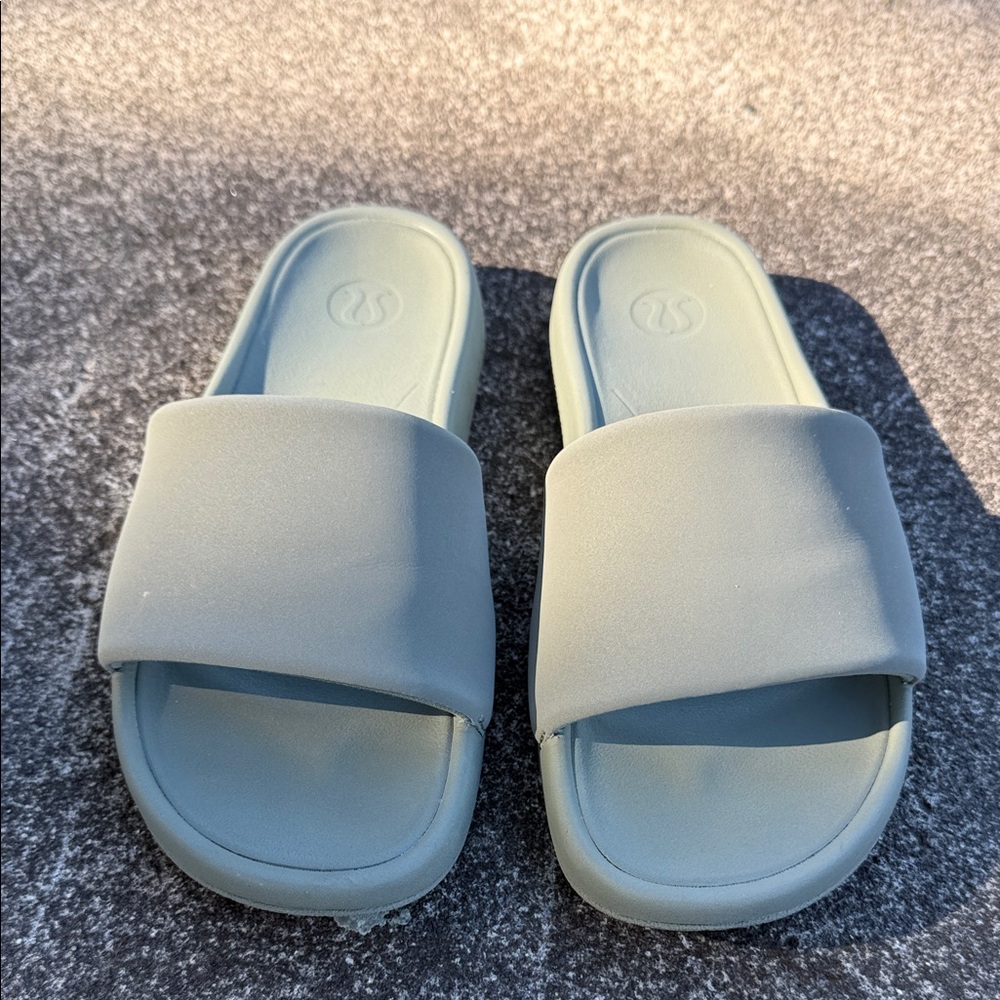 Lululemon Recovery Slides